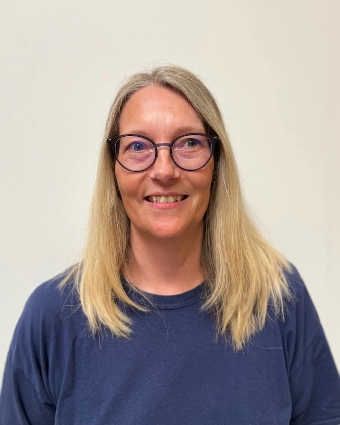 Billeder af Pia lagermedhjælper